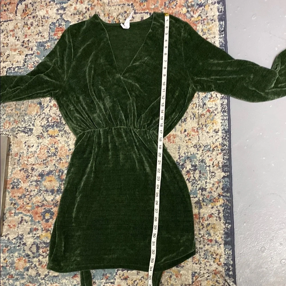 AMADI Elegant Green Velvet Mini Dress - Picture 11 of 11